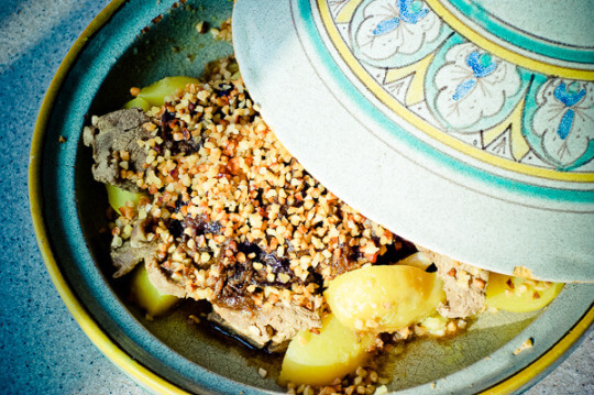 Marokkanische Lamm-Tagine mit Pflaumen und Mandeln